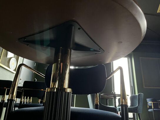 Rundt Cafe bord m. 2. Stk. Stole i stof