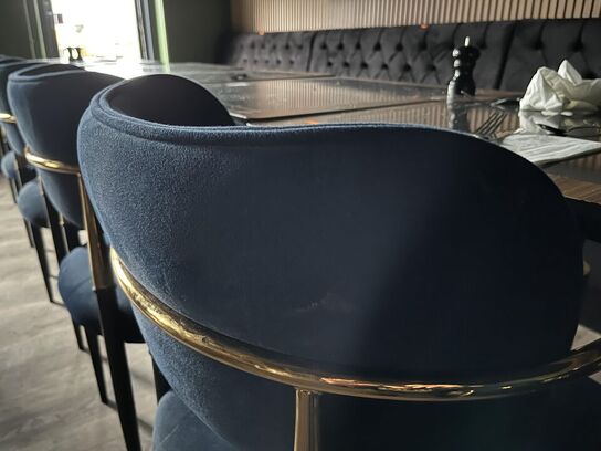 4. Stk. Cafe borde, 4. Stk. Stole i Stof, 2.Stk. Sofa modul