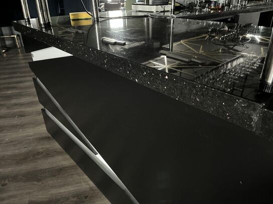 Bar disk m. Sodavands hane anlæg samt blandet indhold