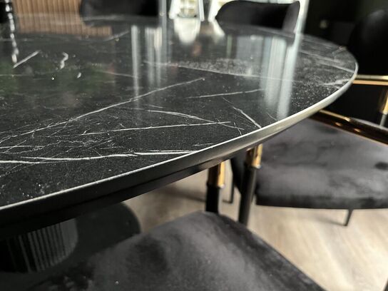 Rundt bord m. 8 Stole i stof 