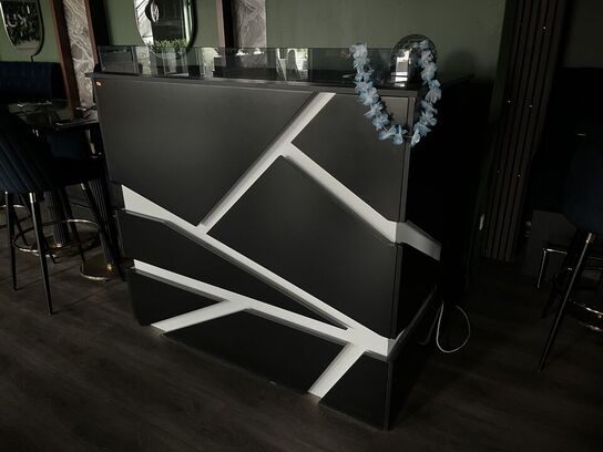 Dj pult m. indbygget LED lys