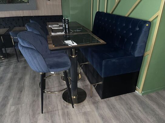 2. Stk Høj cafe borde, 3. Stk. Høj cafe stole i stof, Sofa modul i stof