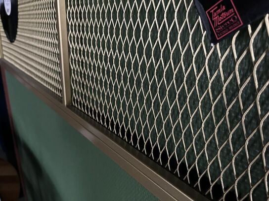 Metal ophæng med ældre plader