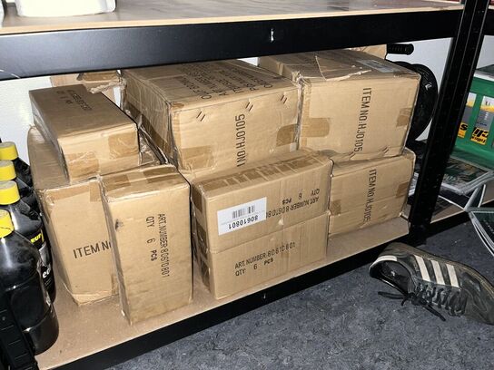 Blandet hylder med indhold. Bla værktøj og Suppevarmer m.m