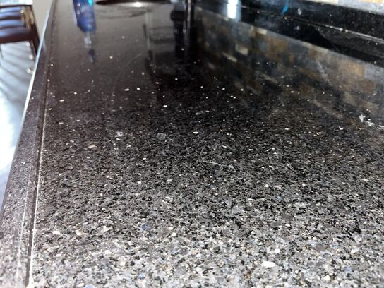 Disk m. 2. Stk. Vaske stationer og 2. Stk underskabe