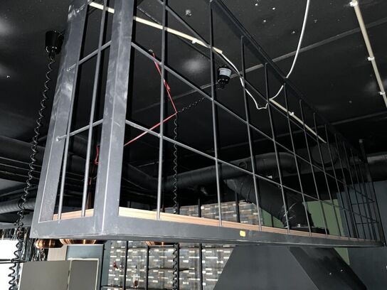 Metal loft ophæng med træ hylde 