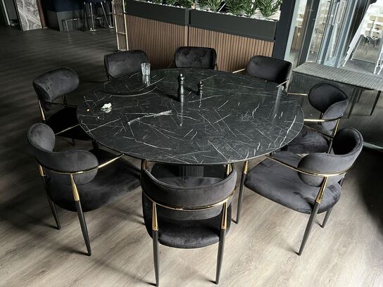 Rundt bord m. 8 Stole i stof 