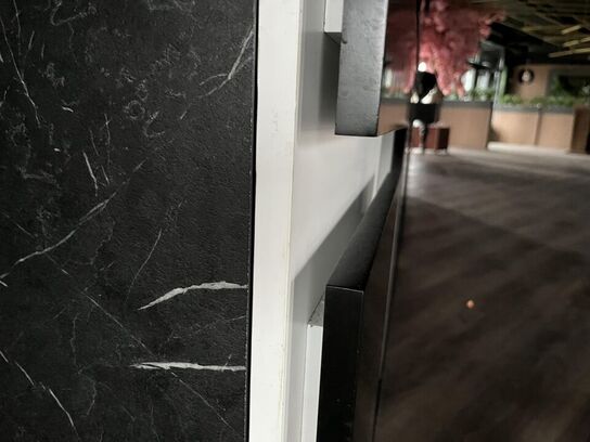 Bar disk m. Sodavands hane anlæg samt blandet indhold