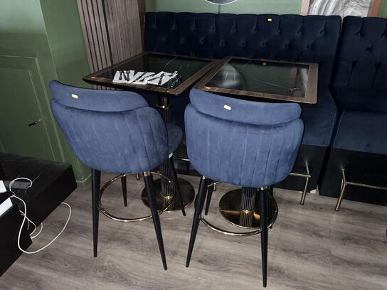 2. Stk Høj cafe borde, 2. Stk. Høj cafe stole i stof, Sofa modul i stof