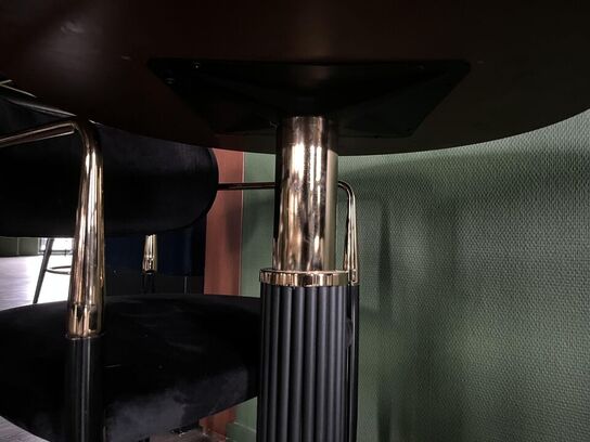 Rundt Cafe bord m. 2. Stk. Stole i stof