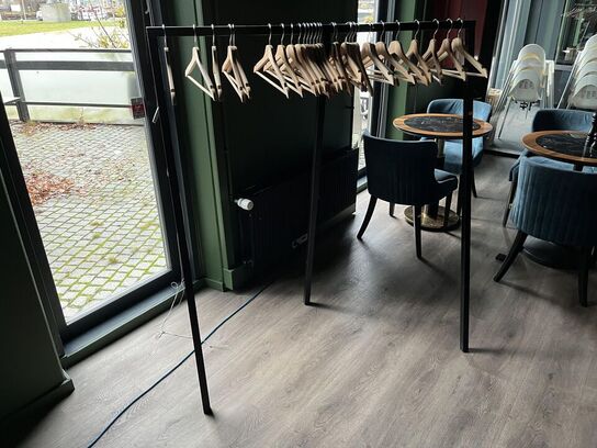 Garderobestativ m. Træ bøjler