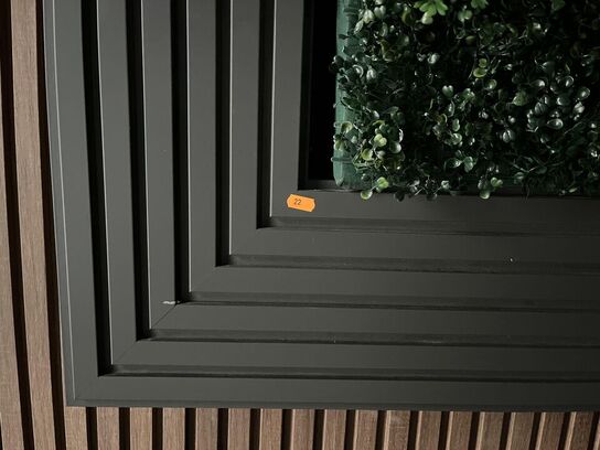 Væg ophængt lys skilt med plastik pynte grønt