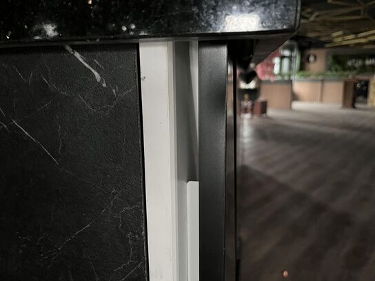 Bar disk m. Sodavands hane anlæg samt blandet indhold