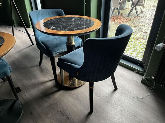 Rundt Cafe bord m. 2. Stk. Stole i stof