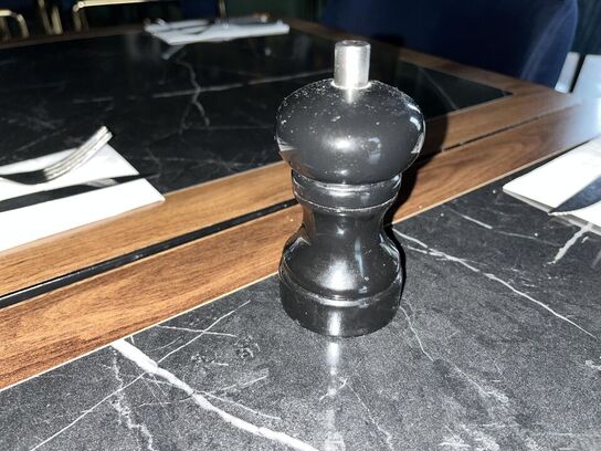 2. Stk. Cafe borde, 4. Stk. Stole i Stof