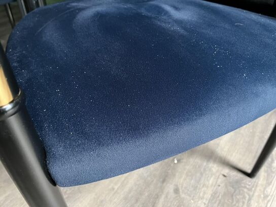 2. Stk. Cafe borde, 4. Stk. Stole i Stof