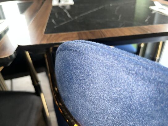 2. Stk. Cafe borde, 4. Stk. Stole i Stof