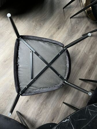 Rundt bord m. 8 Stole i stof 