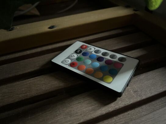 Hjerte formet udstilling m. Pynte grønt og RGB LED lys