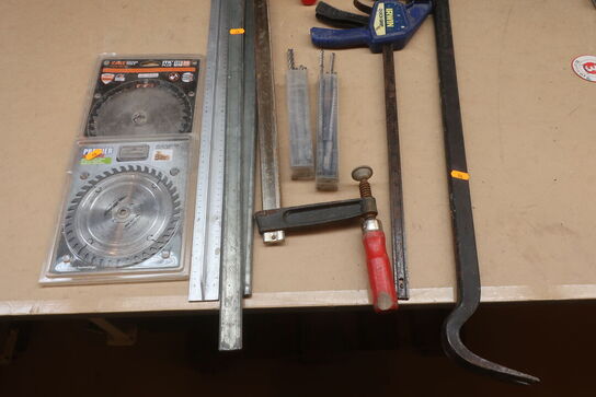 Samling: Stk. 5. skruestvinger, klinger, koben mv. 