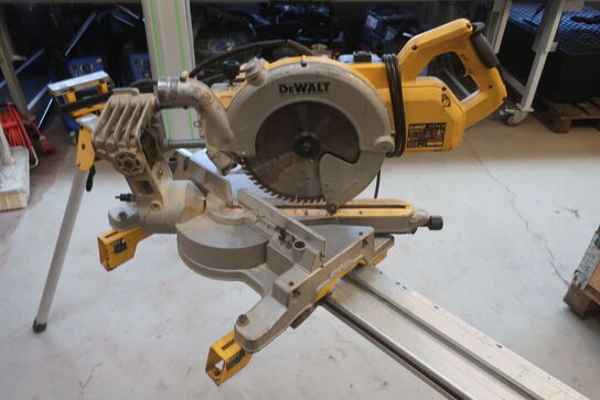 Kap-/Geringssav DEWALT Model: DWS778 - QS