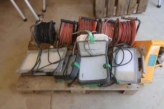 Samling: 5 stk. Kabeltrommler og 5 stk. arbejdslamper