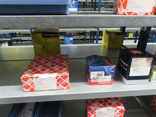 4 fag med hjulbolte og reservedele