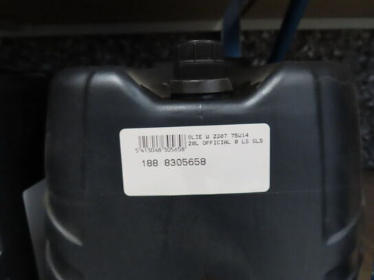 Div. olier bl.a. traktor og motorolie