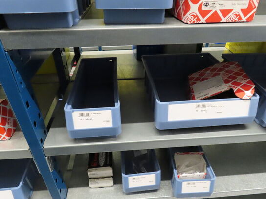 4 fag med hjulbolte og reservedele