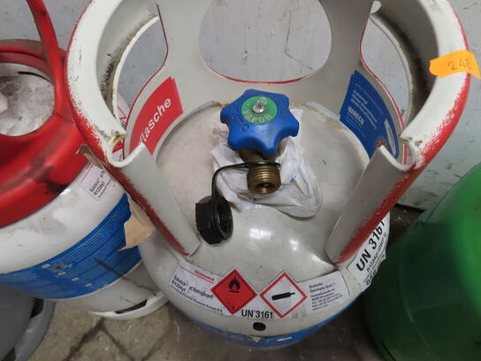 4 stk. flasker bl.a. med Aircon gas