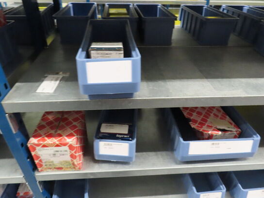 4 fag med hjulbolte og reservedele