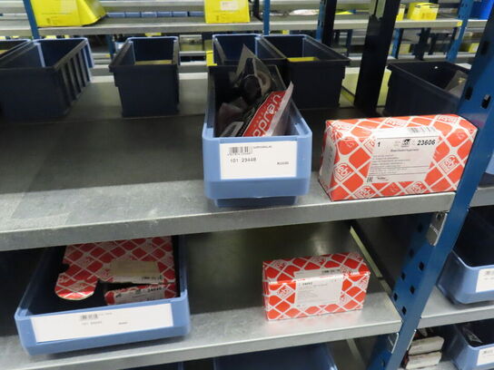 4 fag med hjulbolte og reservedele