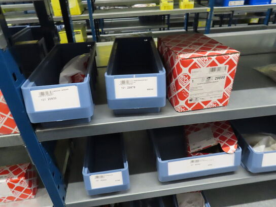 4 fag med hjulbolte og reservedele