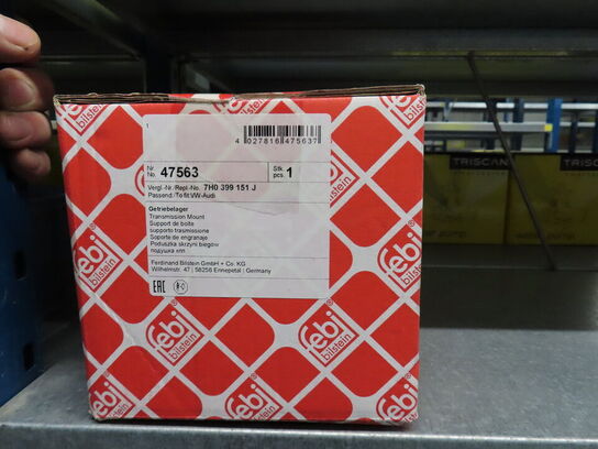 4 fag med hjulbolte og reservedele