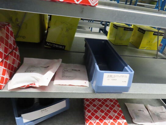 4 fag med hjulbolte og reservedele