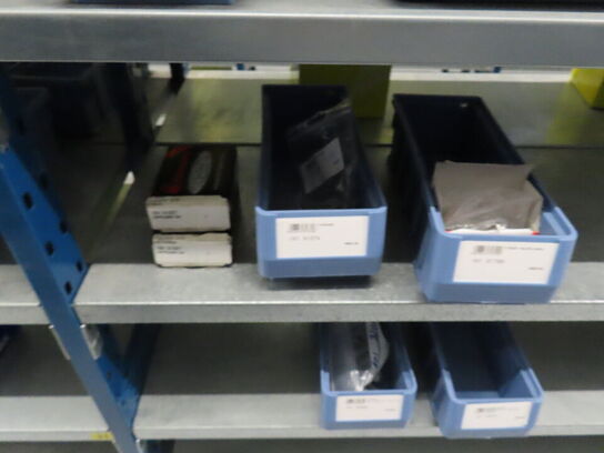 4 fag med hjulbolte og reservedele