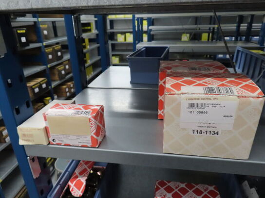 4 fag med hjulbolte og reservedele