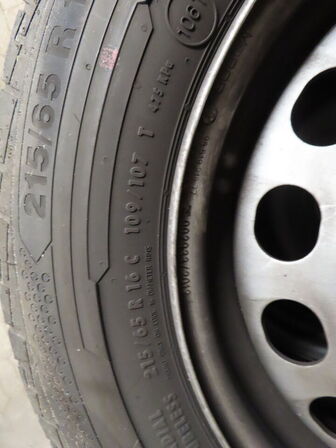 2 sæt hjul til varevogn