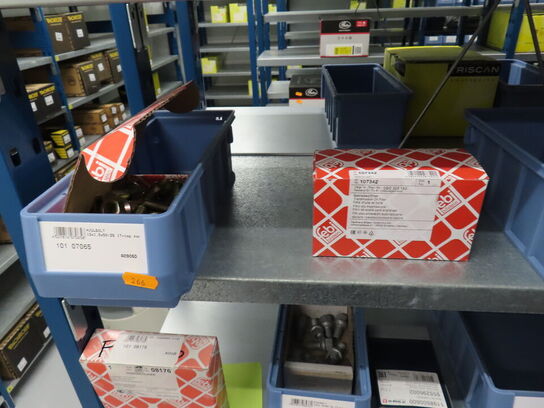 4 fag med hjulbolte og reservedele