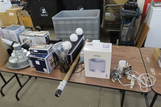 Diverse lamper, lampeskærme m.m.