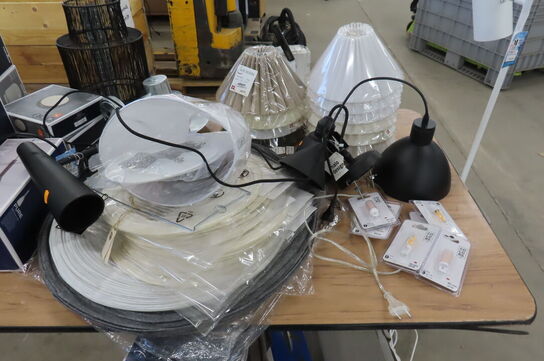 Diverse lamper, lampeskærme m.m.