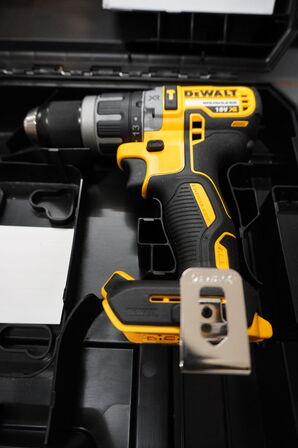 Akku-Skruemaskine DEWALT DCD796