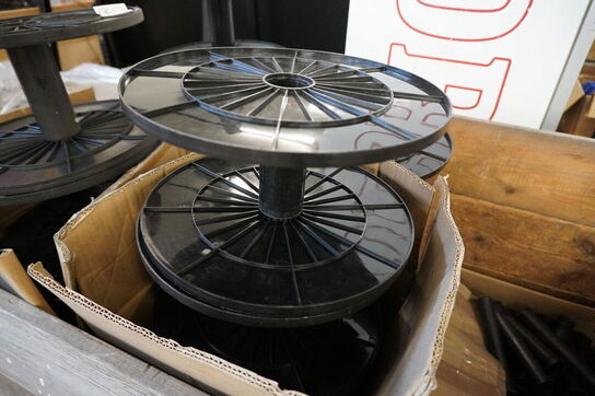 Palle med kabelruller i plast