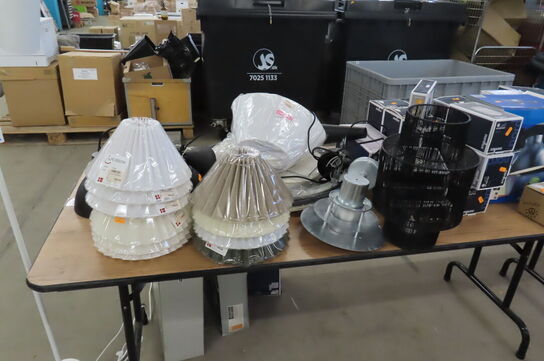 Diverse lamper, lampeskærme m.m.