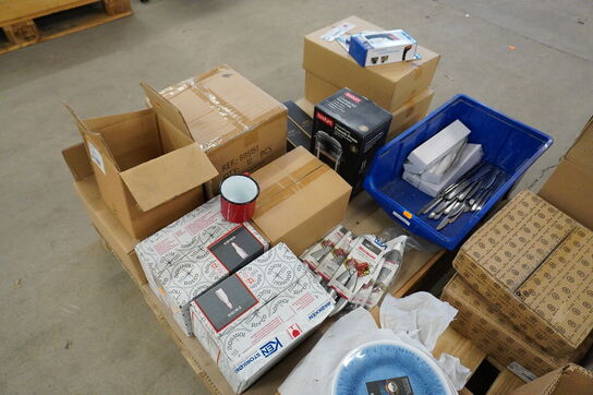 2 pl. med service og køkkenudstyr