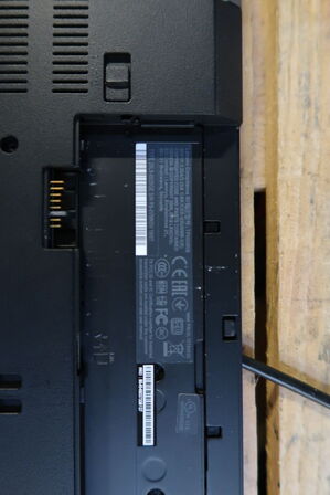 Computerskærm LENOVO, bærbarcomputer LENOVO ThinkPad T580 samt dockingstation