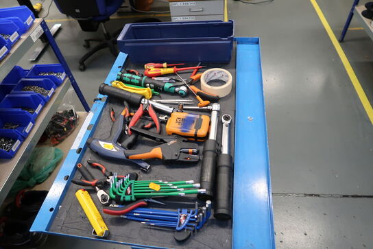 Værktøjsvogn med div. Værktøj