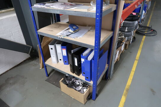 Lagerreol med indhold