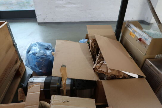 Palle med div. Pumper, motorer DANFOSS m.fl.