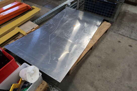 2 stk. paller med vanger samt div. Olie m.m.